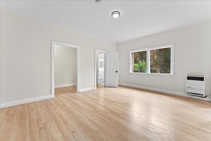 1475 W Adams Blvd in Los Angeles, CA - Building Photo