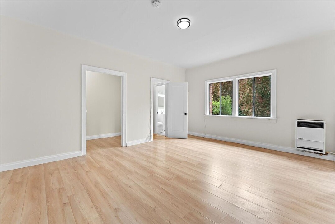 1475 W Adams Blvd in Los Angeles, CA - Building Photo