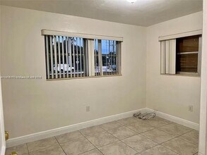 240 SW 76th Ave in Miami, FL - Building Photo - Building Photo