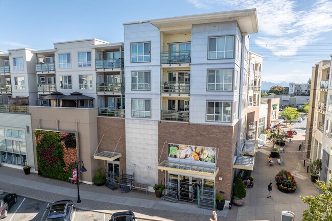 15745 Croydon Dr in Surrey, BC - Building Photo - Building Photo