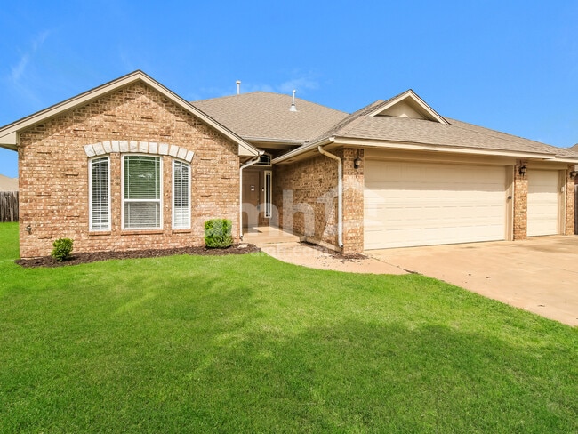 10209 SW 28th Cir in Yukon, OK - Building Photo - Building Photo