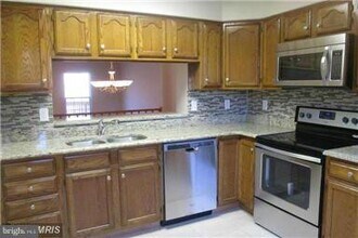 8549 Black Star Cir in Columbia, MD - Foto de edificio - Building Photo