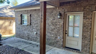 400 Riley Cv in Oxford, MS - Building Photo