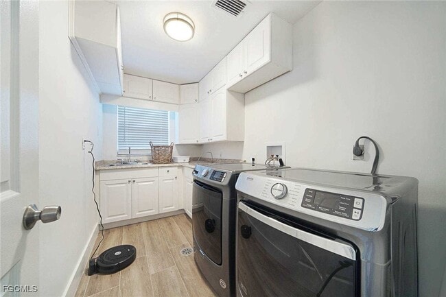 property at 2633 SE 19th Pl