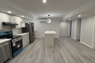 63 Teskey Cres in Hamilton, ON - Building Photo - Building Photo