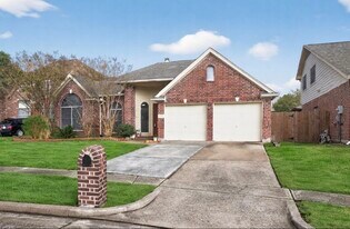 12530 Meadowglen Dr in Stafford, TX - Building Photo