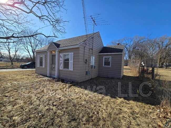 158 S Roosevelt Rd in Evansdale, IA - Building Photo - Building Photo