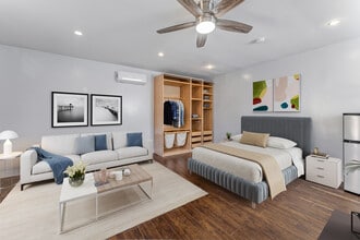 1344 N Lincoln St in Burbank, CA - Foto de edificio - Building Photo