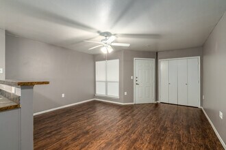Silver Springs Apartments in Austin, TX - Foto de edificio - Interior Photo