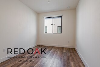 5727 La Mirada Ave in Los Angeles, CA - Foto de edificio - Building Photo