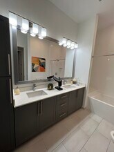 10075 NW 86th Ter in Doral, FL - Building Photo - Building Photo