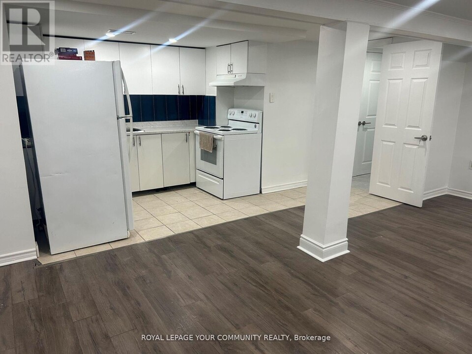 59 Davis Rd in Aurora, ON - Building Photo