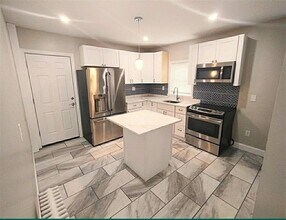 42 Victory St in Cranston, RI - Building Photo - Building Photo