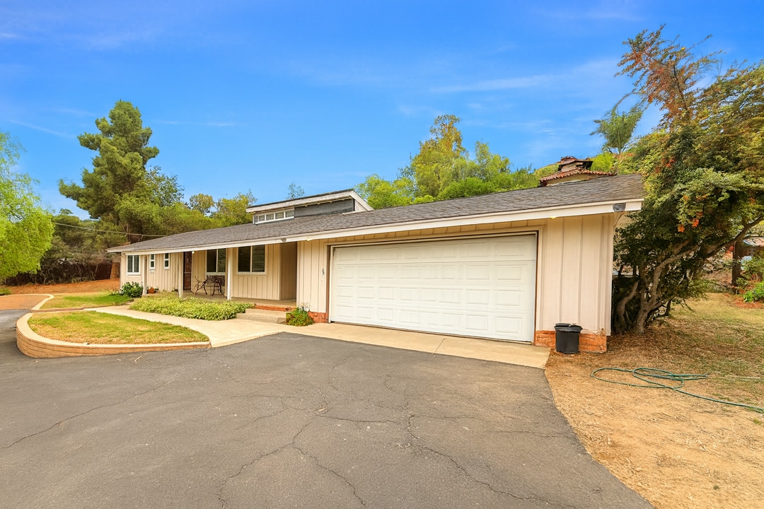 3972 Vista San Miguel in Bonita, CA - Building Photo