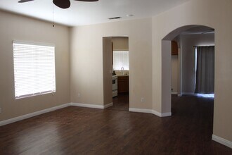 6011 Shangri-La Ln in Bakersfield, CA - Building Photo - Building Photo