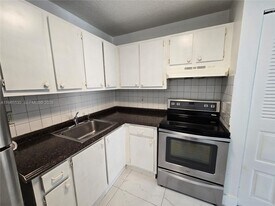 5307 NW 23rd St in Lauderhill, FL - Building Photo