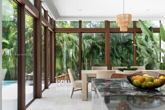 110 Venetian Way in Miami Beach, FL - Building Photo - Building Photo