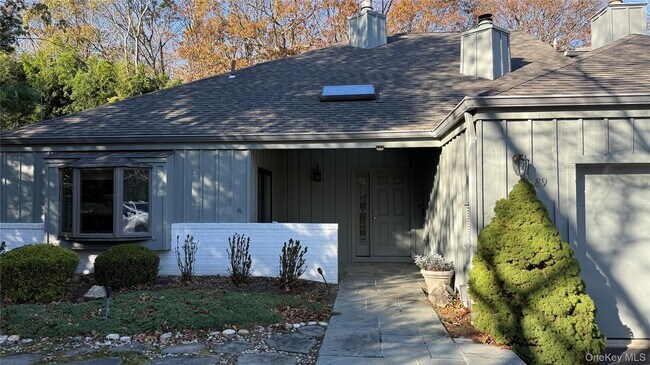 89 Sawtooth Cove in Port Jefferson, NY - Building Photo - Building Photo