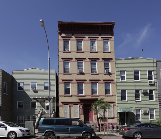 333 Manhattan Ave in Brooklyn, NY - Building Photo - Building Photo