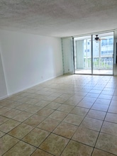 320 NE 12th Ave in Hallandale Beach, FL - Building Photo - Building Photo