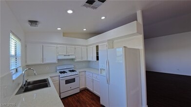 8020 Cetus Cir in Las Vegas, NV - Building Photo - Building Photo