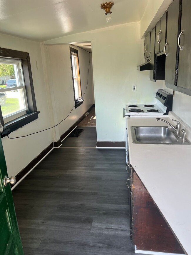 property at 319 W Diamond St