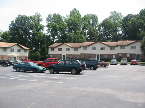 Colony Pointe in Greensboro, NC - Building Photo - Building Photo