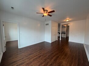 5833 W Irving Park Rd, Unit 1F in Chicago, IL - Building Photo - Building Photo