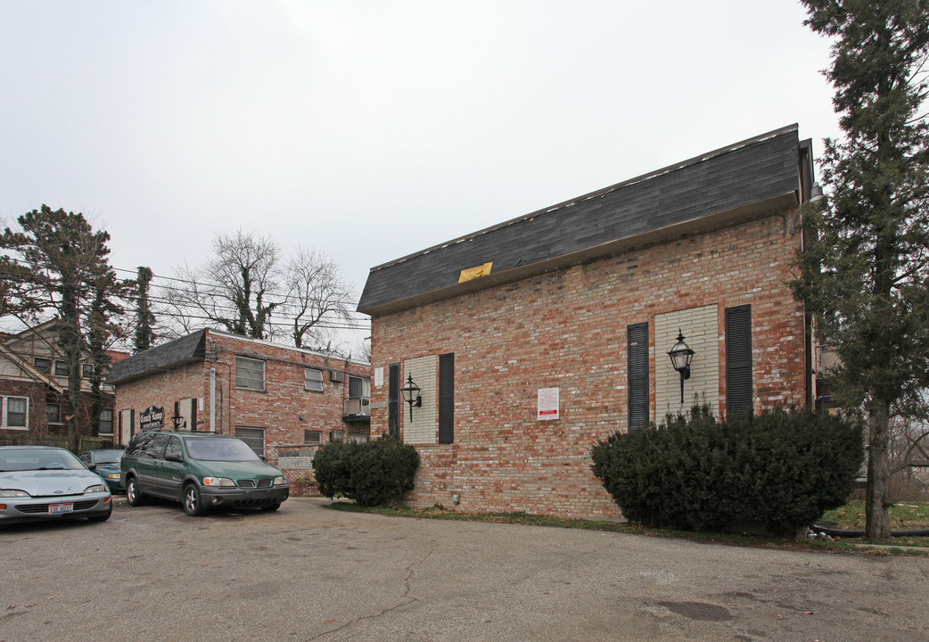 Four Lanterns Apartments in Cincinnati, OH - Building Photo