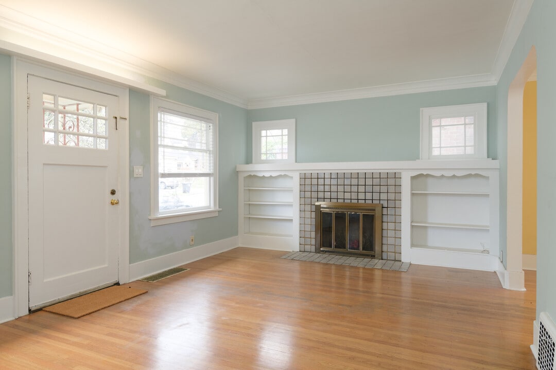 805 NE 70th St in Seattle, WA - Building Photo