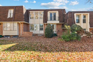 1200 S Monaco Street Pky in Denver, CO - Building Photo