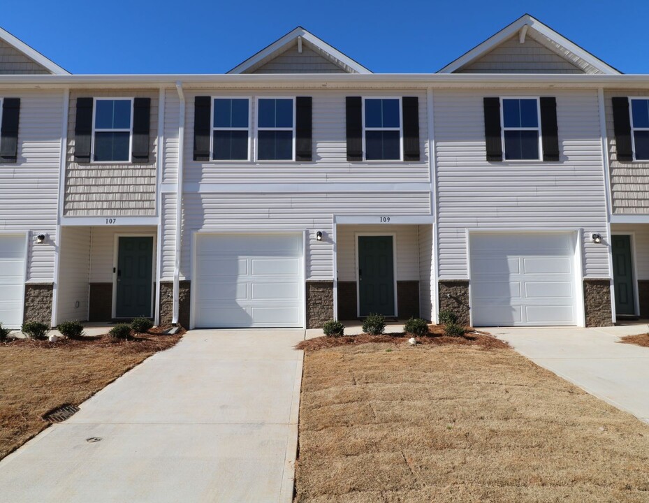 109 Slope Ln in Advance, NC - Building Photo