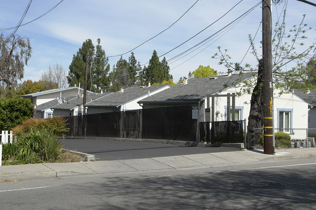 4041-4067 Vineyard Ave in Pleasanton, CA - Building Photo - Building Photo