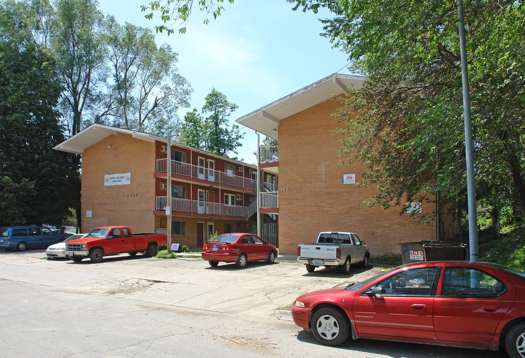 116-128 N 37th St in Omaha, NE - Foto de edificio