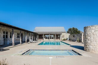 Chisholm Springs in Newark, TX - Foto de edificio - Building Photo