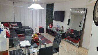 8373 Lake Dr in Doral, FL - Building Photo