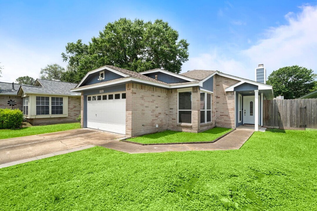 11119 Wheatridge Dr in Houston, TX - Foto de edificio