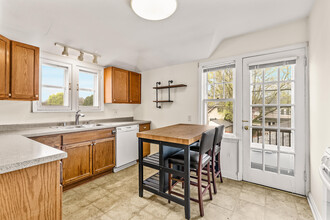 4531 N Morris Blvd in Shorewood, WI - Building Photo - Building Photo