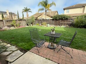 825 Goodchild Ln in Santa Maria, CA - Foto de edificio - Building Photo
