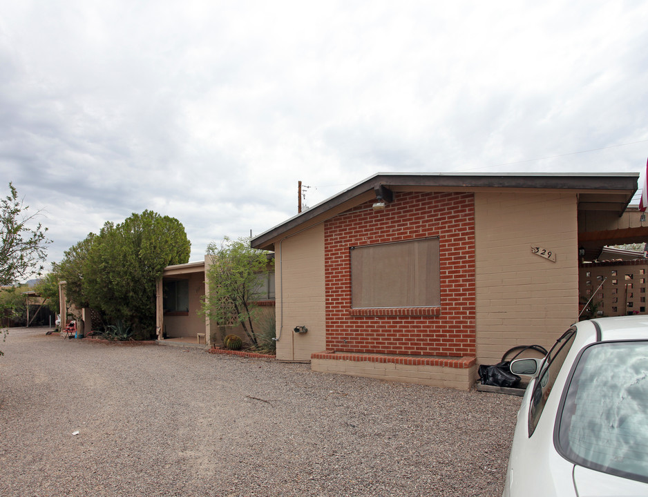 321-329 E Blacklidge Dr in Tucson, AZ - Foto de edificio