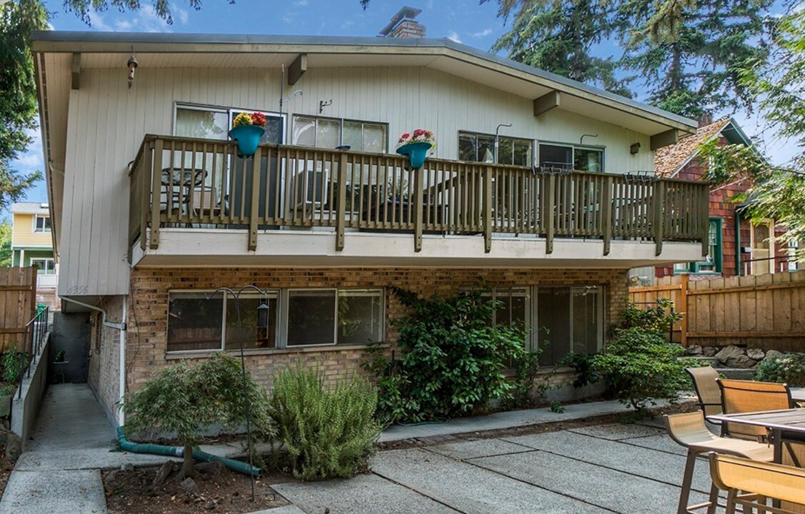 4354 5th Ave NW in Seattle, WA - Building Photo