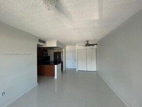 1725 W 60th St in Hialeah, FL - Building Photo - Building Photo