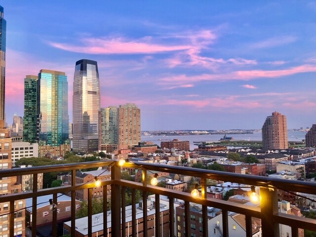 135 MONTGOMERY St in Jersey City, NJ - Building Photo