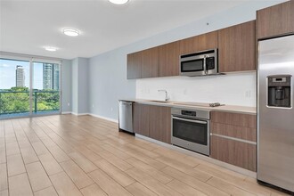 1600 SW 1st Ave, Unit 613 in Miami, FL - Foto de edificio - Building Photo