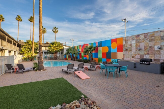 1333 E Thomas Rd in Phoenix, AZ - Foto de edificio - Building Photo