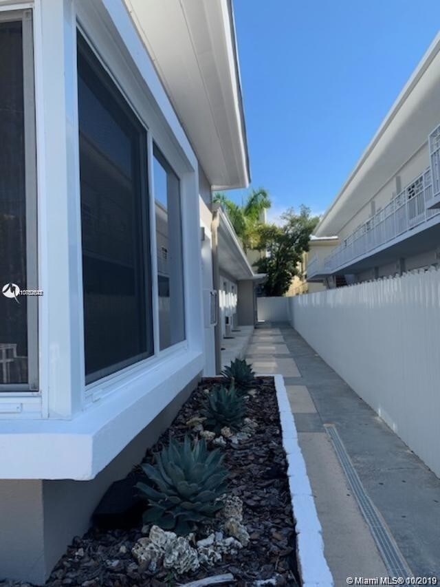 7921 Abbott Ave-Unit -4 in Miami, FL - Building Photo - Building Photo