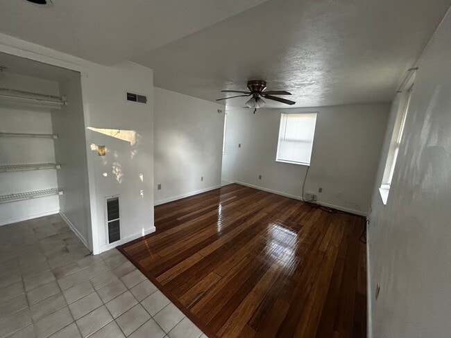 106 Lynnwood Ave, Unit Floor 0