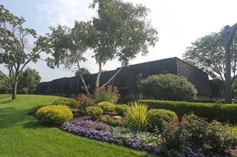 Bethlehem Terrace in Slingerlands, NY - Foto de edificio - Building Photo