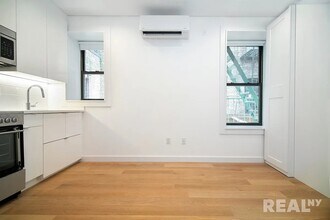 59 Thompson St in New York, NY - Building Photo - Building Photo