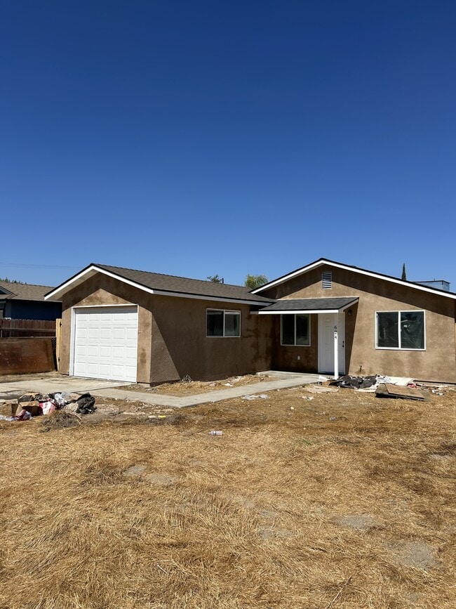 624 N Smith Rd in Tipton, CA - Building Photo - Building Photo